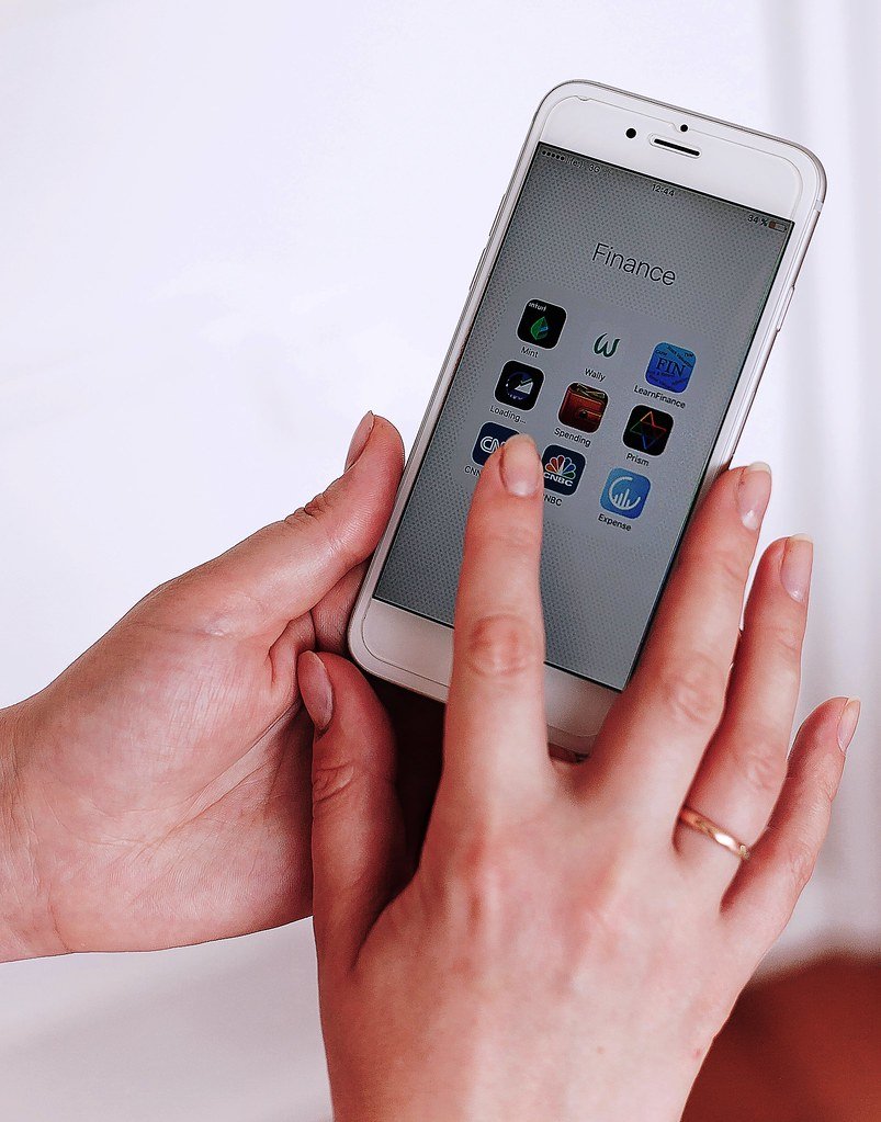 Meta Integrates AI Features Across Instagram and WhatsApp